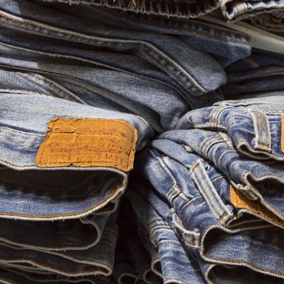 Vintage Levi’s High Waist fit Jeans - Picture 2 of 2